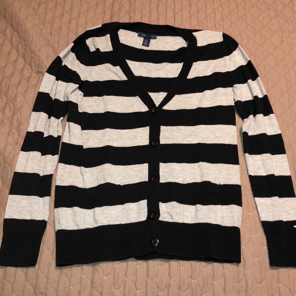 💟Tommy Hilfiger v-neck and button sweater Size XS